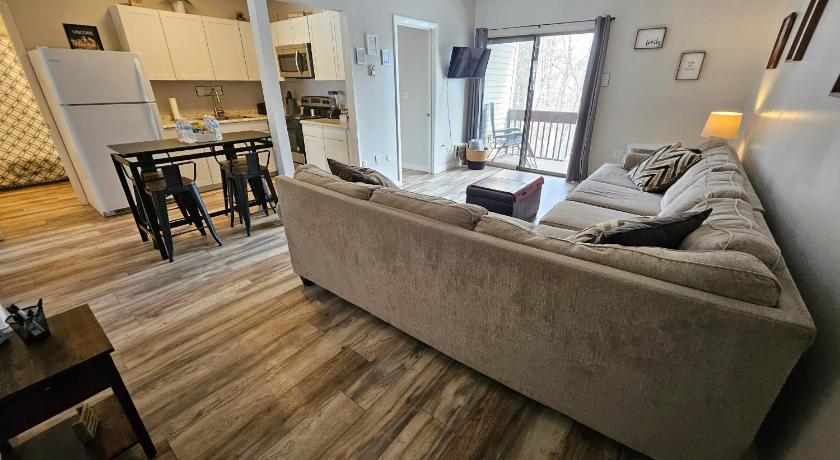 Spacious 3 bedroom Condo Close to Weirs Beach!!