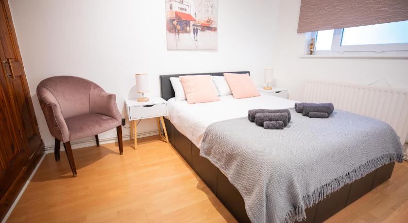 Bright and Spacious One Bedroom Apartment, Free Parking