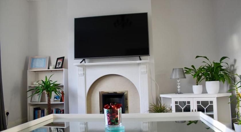 Amazing 2-Bed Home w/ Private Garden Free Parking