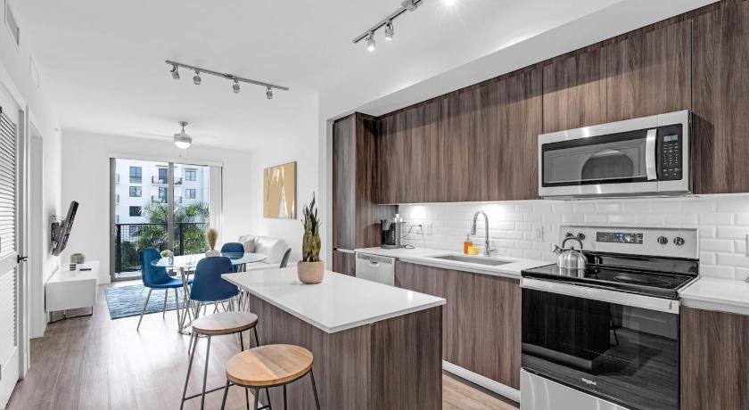 Sleek Doral Retreat 1 Bed Oasis With Free Parking