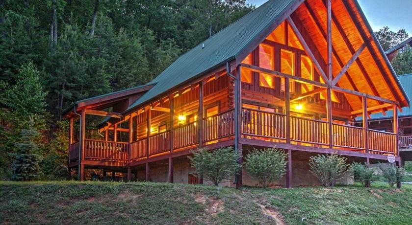 Solid Ground Lodge with Yard!