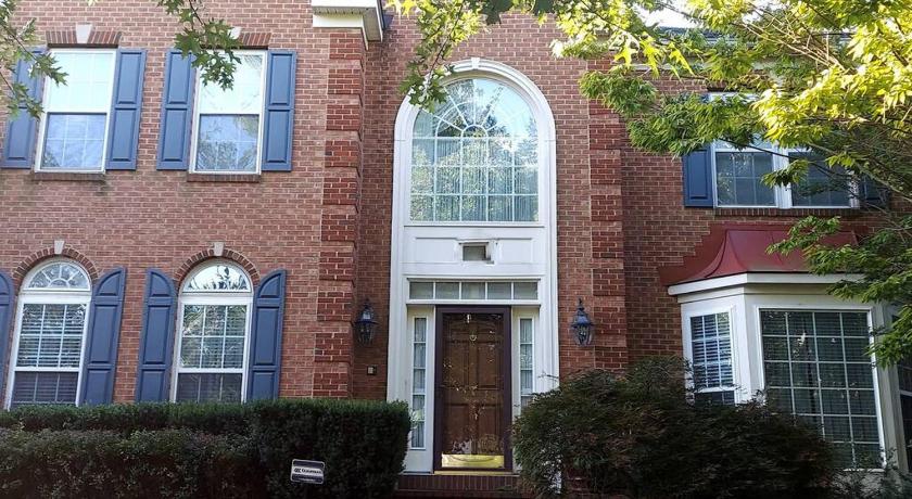Exquisite 1 Bedroom, 1 Full Bath Apartment