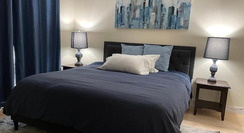 Newly Remodeled Family Friendly 3B/2B House
