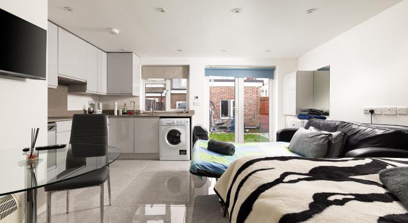 Beautiful Garden Studio NW4