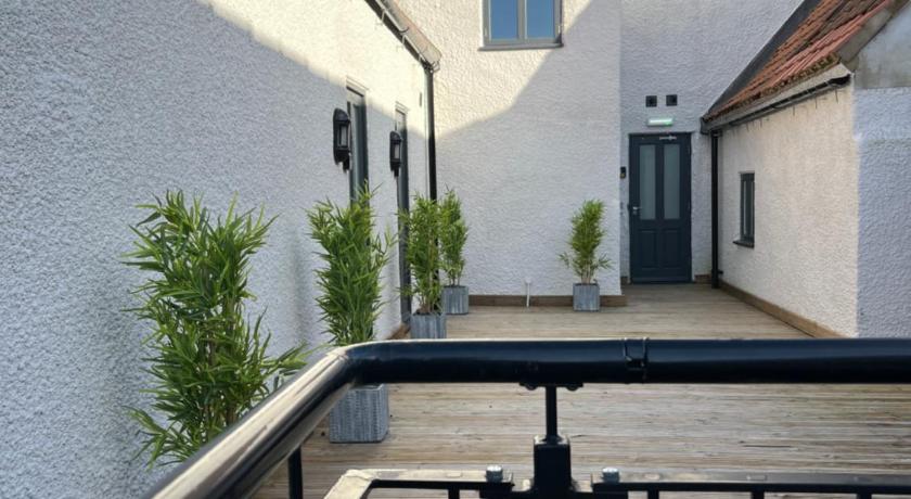 No 8 Plants Yard Modern studio in Worksop