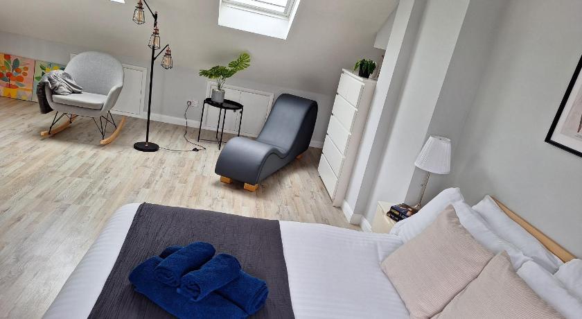 NEW 2 bedrooms with private ensuite bathrooms near Heathrow
