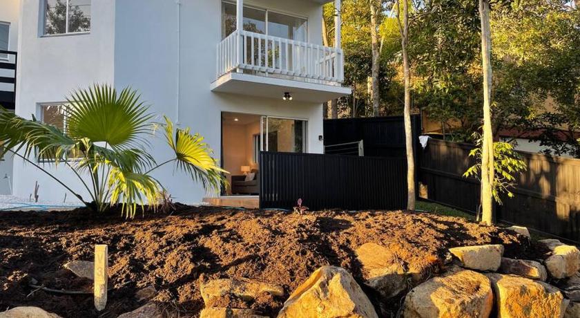 Location Location, sunshine beach, 100 m to beach( HA3)