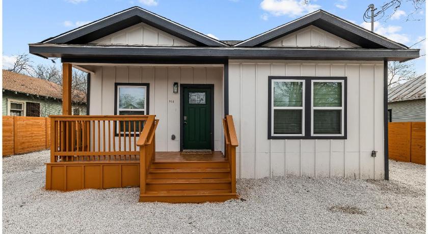 Charming Walkable 4 BR2.5 BA Near Dtown Riverwalk