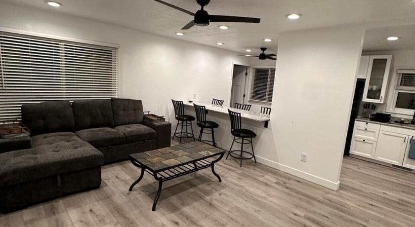2BR Gem: Modern Comfort & Style