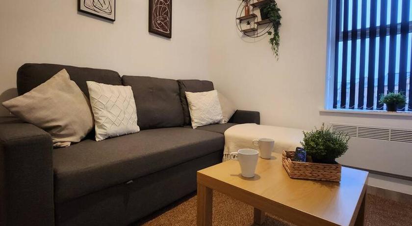 SuperValue Suite 2 - Fast WiFi, Hotel Linen, Keyless Entry, City only 10 Mins - BY PROPERTY PROMISE
