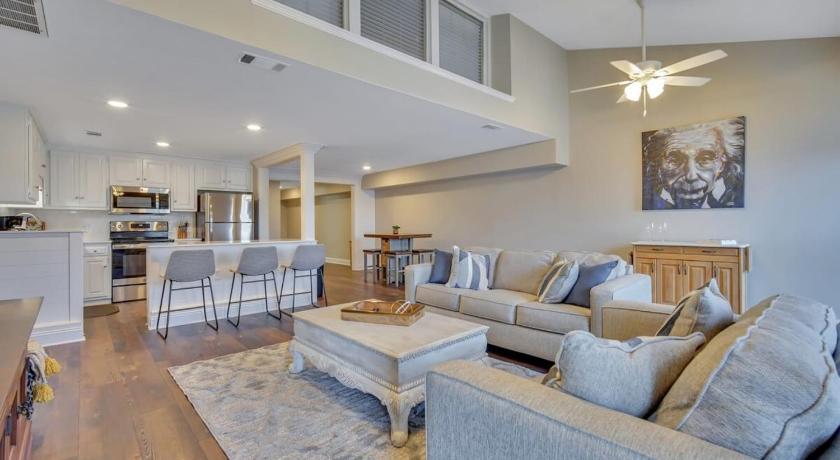 Downtown Loft - Above Bull & Barrel & Close to Georgia Southern