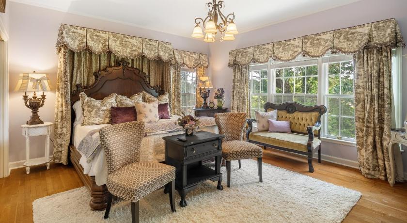 Beland Mansion-Blooming Garden suite!
