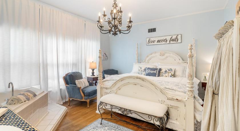 Beland Mansion-Blue Jay suite!