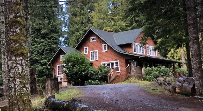 Large Lodge at Rainier Lodge (0.4 miles from entrance)