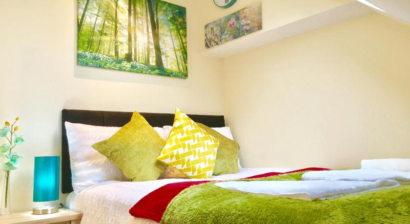 1 Bedroom Apartment, Reception ,Kitchenette, Private Bathroom