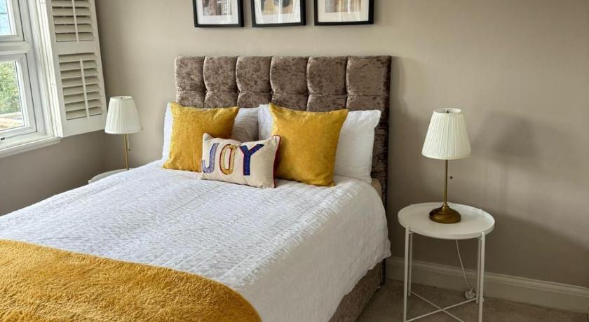 Brentford Guest Rooms