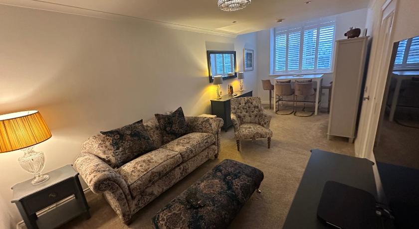 Luxury Moffat Apartment - High End Furnishing