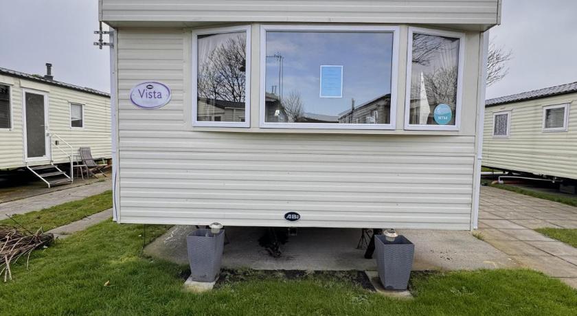 3 Bed Caravan - Sleeps 8 - Pet friendly Parking