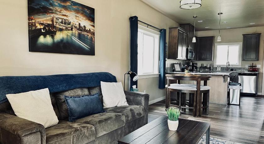 Cheerful New 2 Bedroom Home In Cul De Sac Netflix