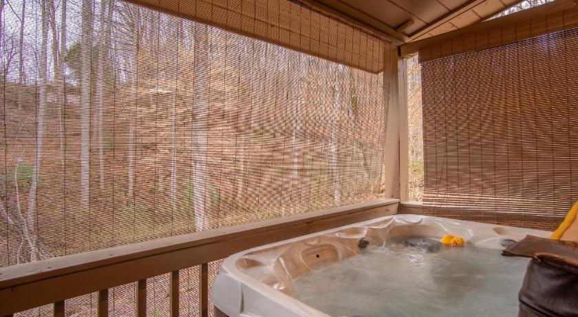 Cozy Cabin Retreat: Tiny Trotter