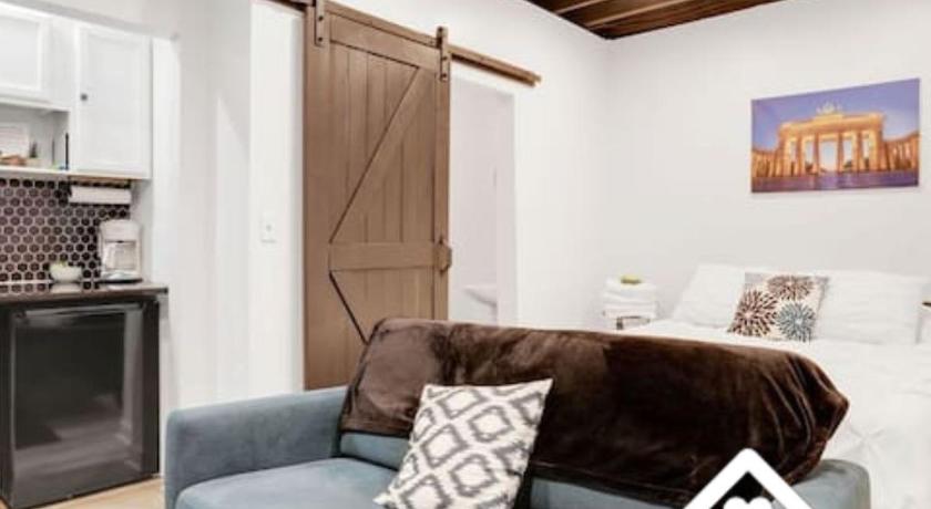 Housepitality - The Brandenburg Suite - Efficiency