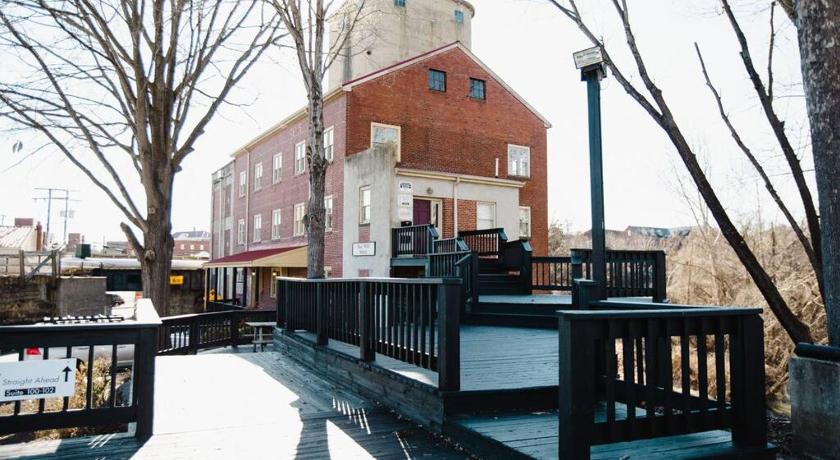 Farmville Modern Loft