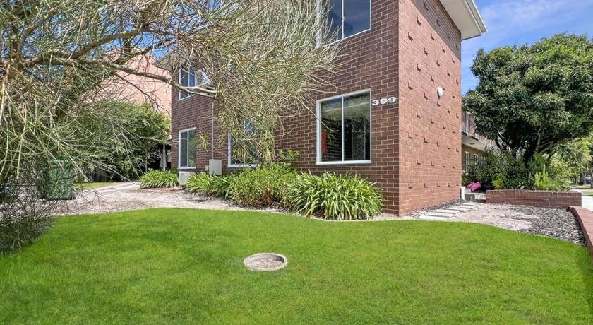Ground floor one bedroom apartment in Elsternwick