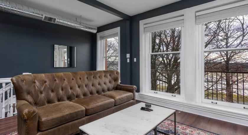 Flats on Front - Riverfront Gem Fast Wi-Fi 3F