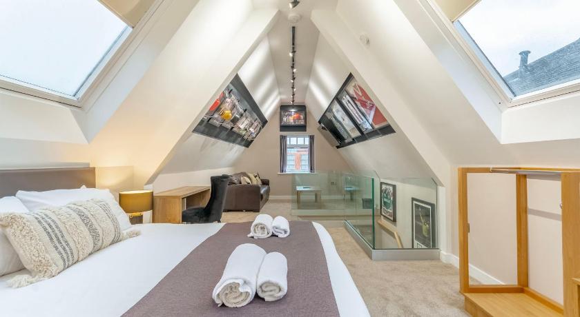 The Old School House - Luxury Themed Apartments