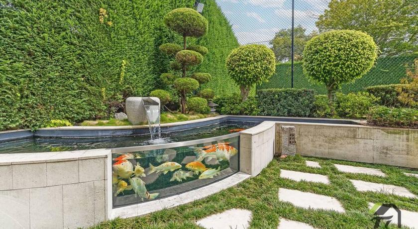 'Lynwood' Warrawee Manor- Koi Home