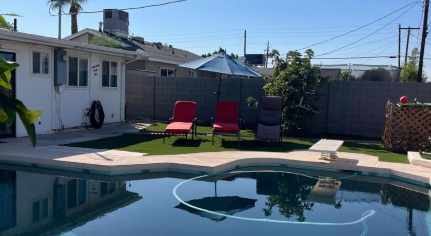 Cozy Home with Sparkling Pool/Pet Friendly