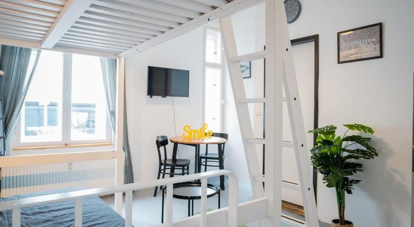 Shabby Chic plus Self CheckIn plus Free Street Parking