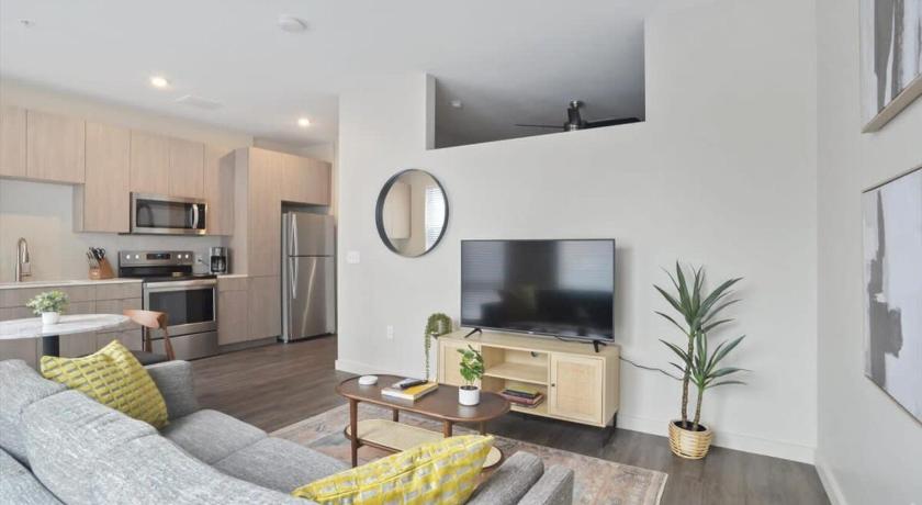 CozySuites Modern 1BR, Lawrenceville