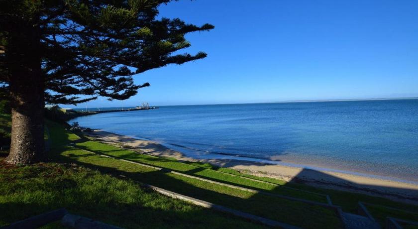 Lodge on the Bay-Esplanade & Buller St Kingscote-pay half now then other half a week on arrival