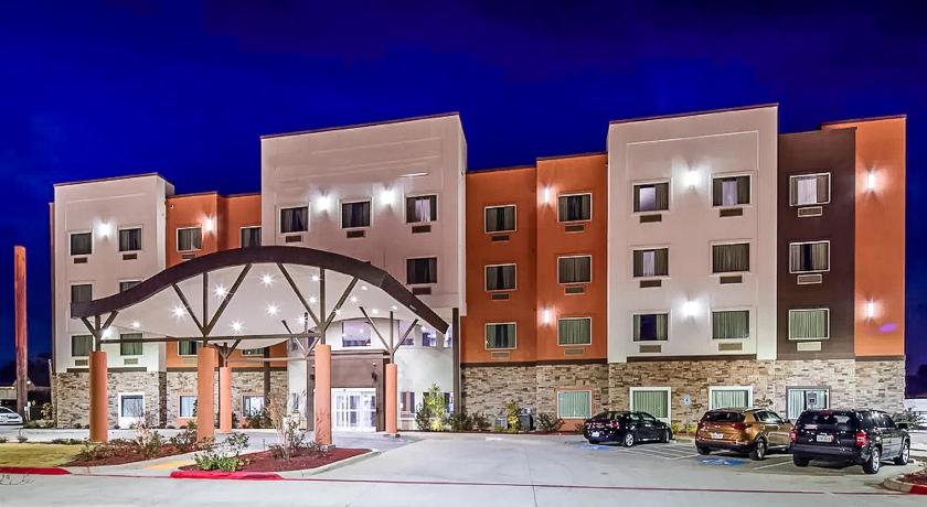 Del-Mar Airport Inn & Suites