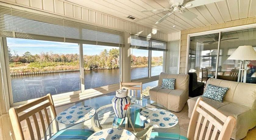 Watch the Yachts Waterway Landing Retreat w Pool