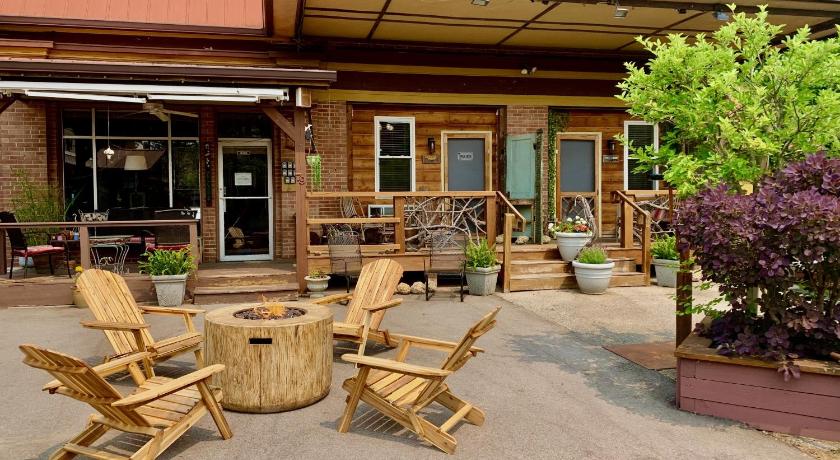 The Iris Garden Downtown Cottages and Suites