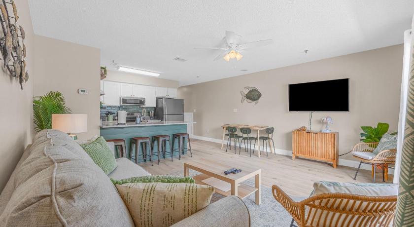 Newly Renovated Condo with Beach access steps away