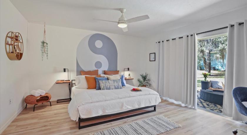 Ying Yang Suite King Bed Zen Condo