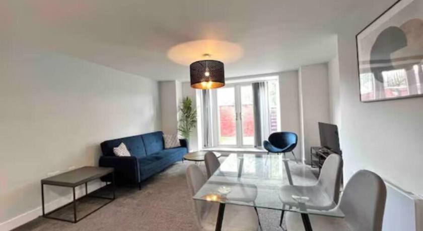 FREE PARKING - Stunning 2-BR near Salford Royal