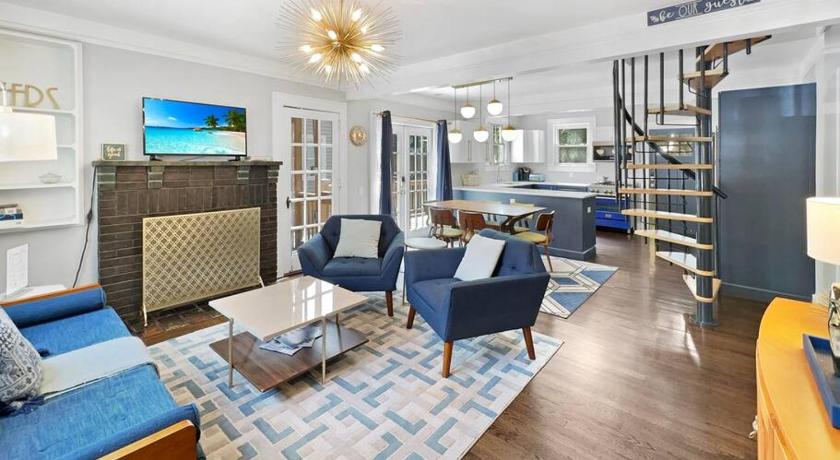 Location! Minutes to Downtown and Folly Beach