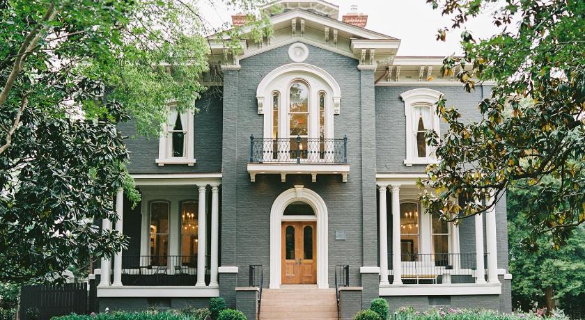 Heights House Hotel