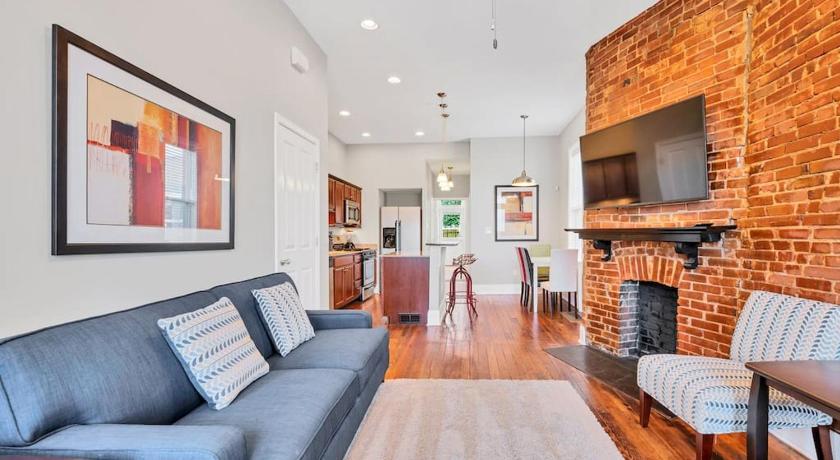 St Louis Townhome-Perfect for Groups