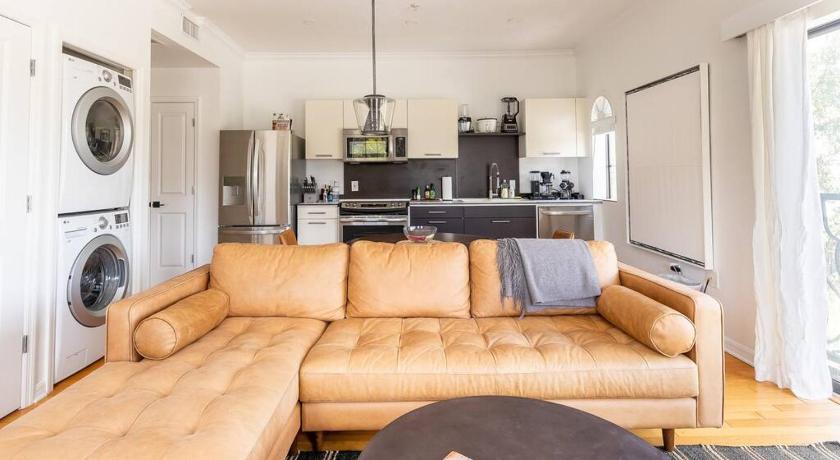 1BR/1Bath Downtown - Newly Renovated Premier Apt.