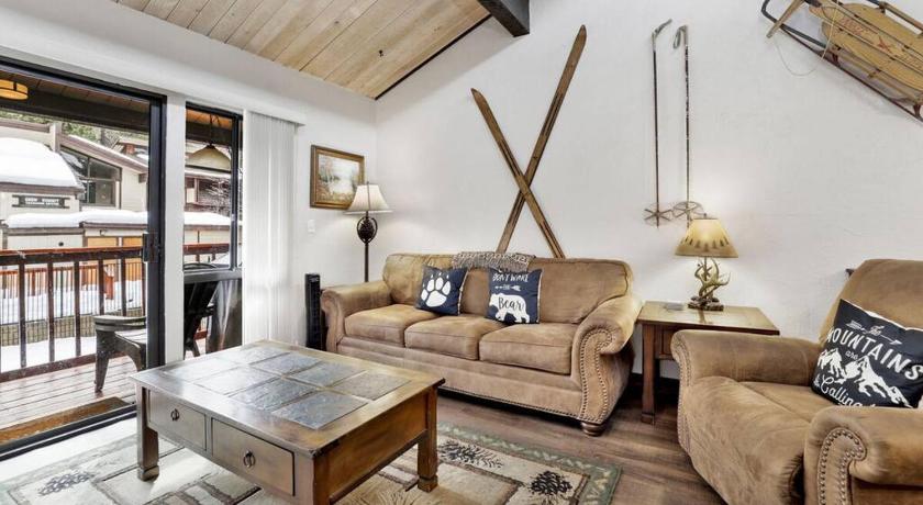 Smith Summit Chalet at Big Bear~ Base Camp Ski Condo~