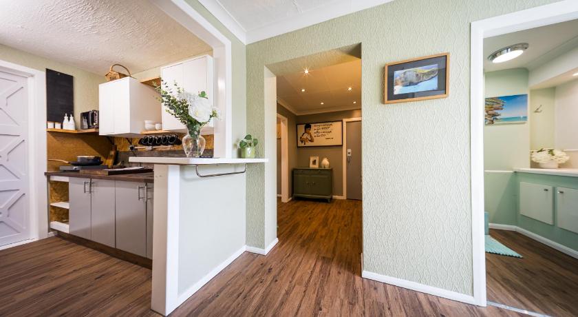 2 Independant Boutique Apartments one sleeps 2 the other sleeps 4, Meadowhall, Sheffield Arena, Free
