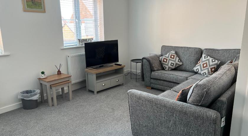 Whole House Modern Detached 2 Bedroom Coach House in Spalding