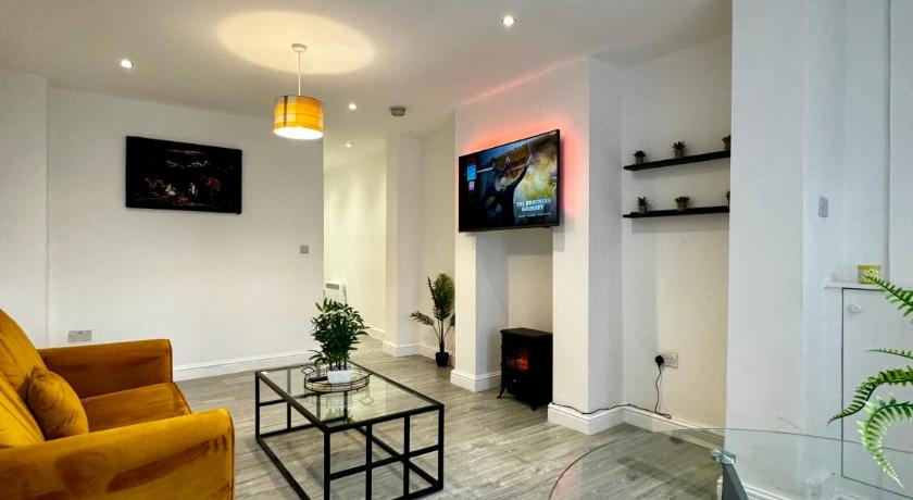 RNM - Business Contractor & Travellers Choice, Private Access & Entire Place, Kitchen & Washroom wit