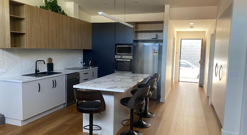 Luxe & Superior 2BR Villas Patio Free Parking & Wifi