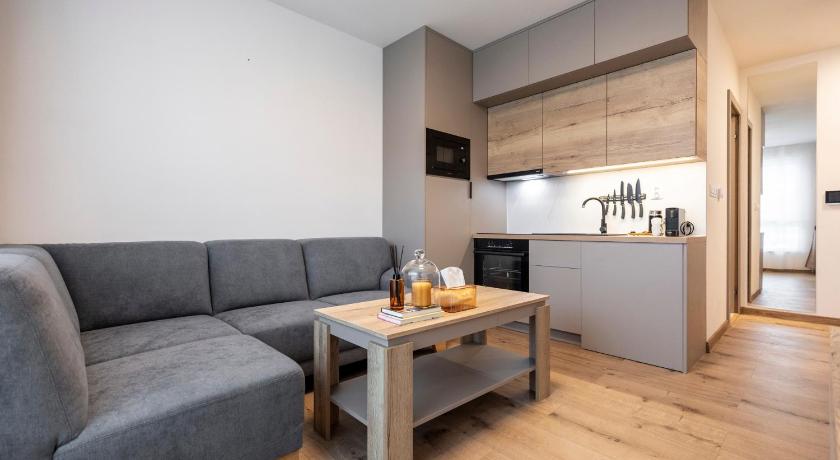 ALURE RESIDENCES 5 & 24h self check-in, private parking in front of the apartment building included,